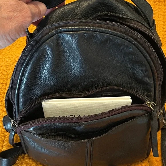 Born Black Leather Womens Purse/Backpack - Picture 5 of 8